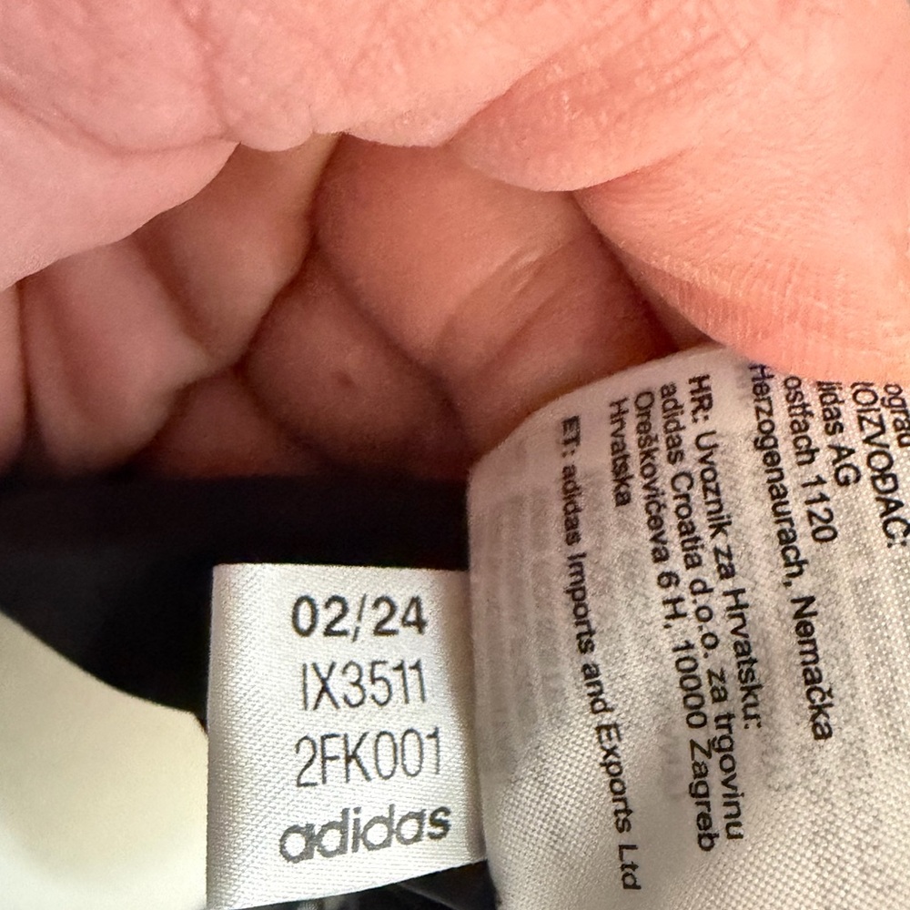 NWOT Adidas Black and White Track Jacket sz M in women’s. Has large pockets. - Picture 7 of 11